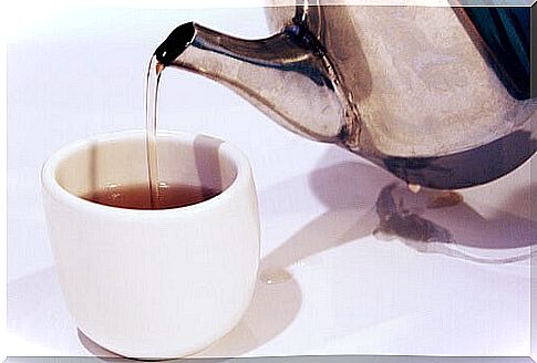 reduce 500 calories a day by drinking sugar-free tea