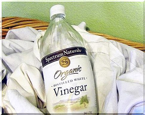 Wine vinegar is an ecological way to whiten clothes.