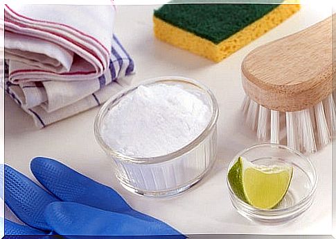 Baking soda helps to remove dirt from clothes.