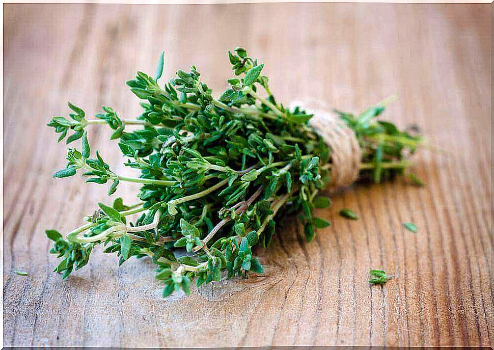 In addition to preventing flatulence, thyme also helps relieve pain.