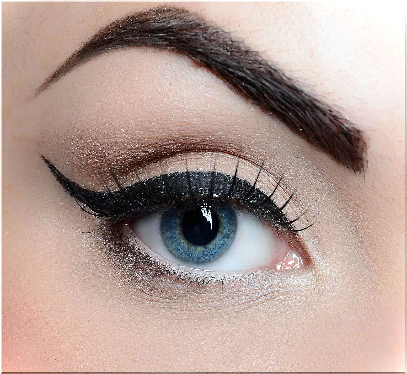 tip for using eyeliner