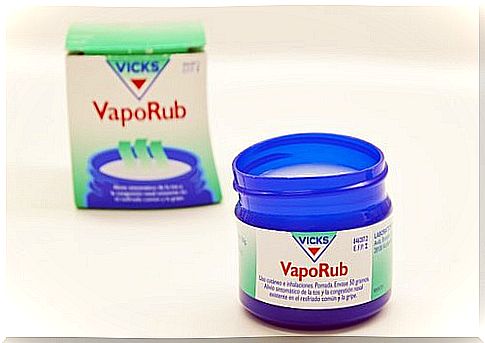 Vicks vaporub nail fungus