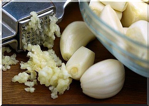 garlic in the bladder of the mouth