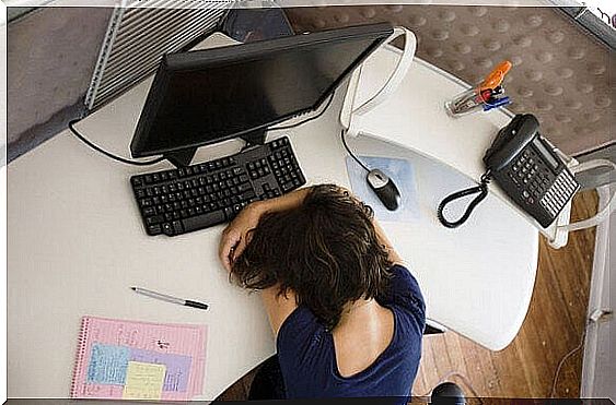 signs of liver poisoning: fatigue