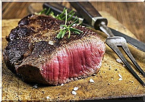 avoid this way of damaging heart health: eating plenty of red meat