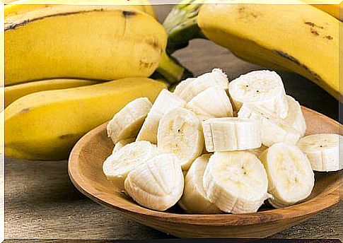 healthy hair by eating bananas