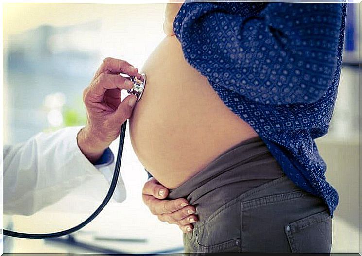 medical examination of a pregnant woman