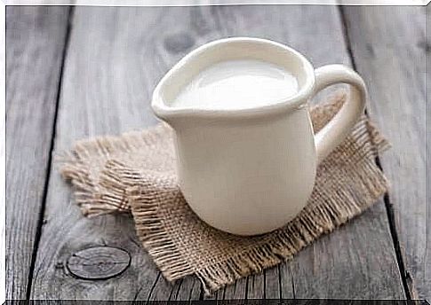 Benefits and risks of drinking milk