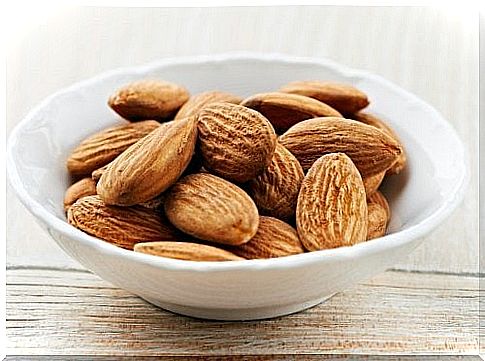 Milk made from almonds is low in calories.