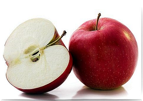 eat apples to avoid the dangers of uric acid