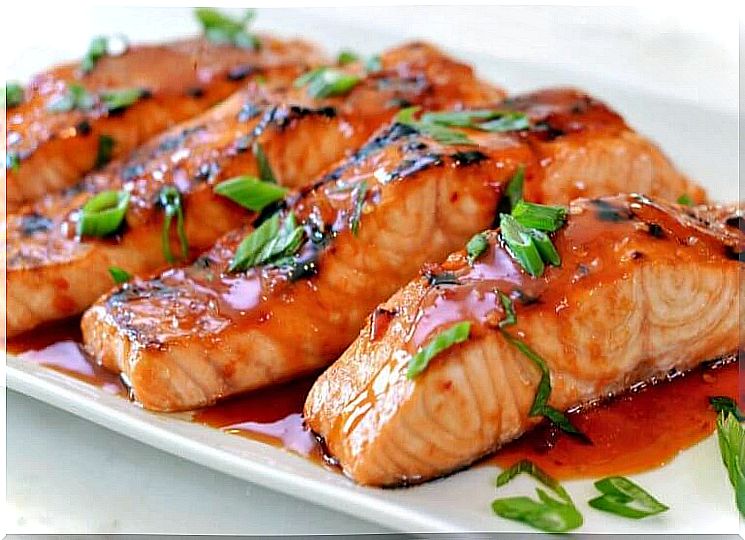 You can easily prepare healthy and delicious salmon with lemon sauce.