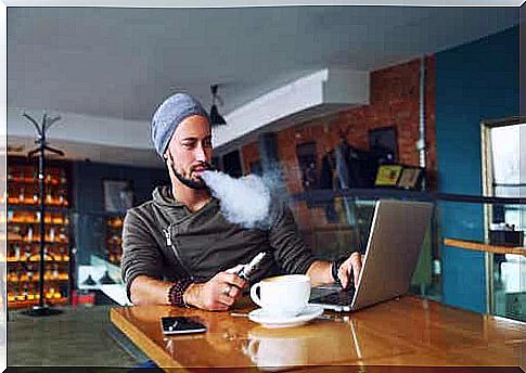 E-cigarette or smoking cessation: which is better?