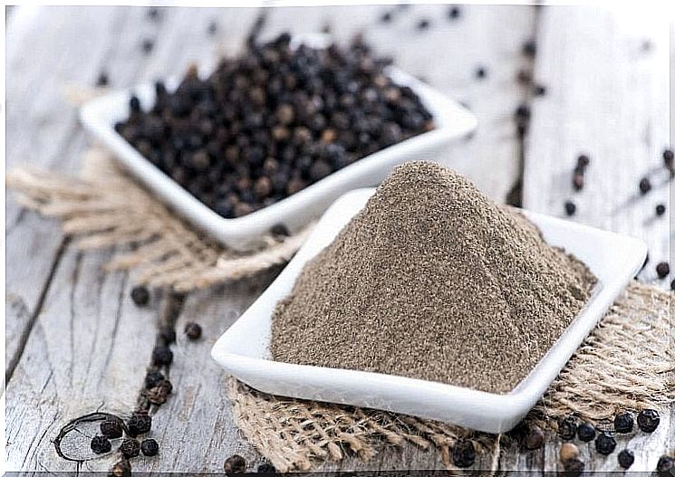 Black pepper promotes the absorption of nutrients and thus hair growth