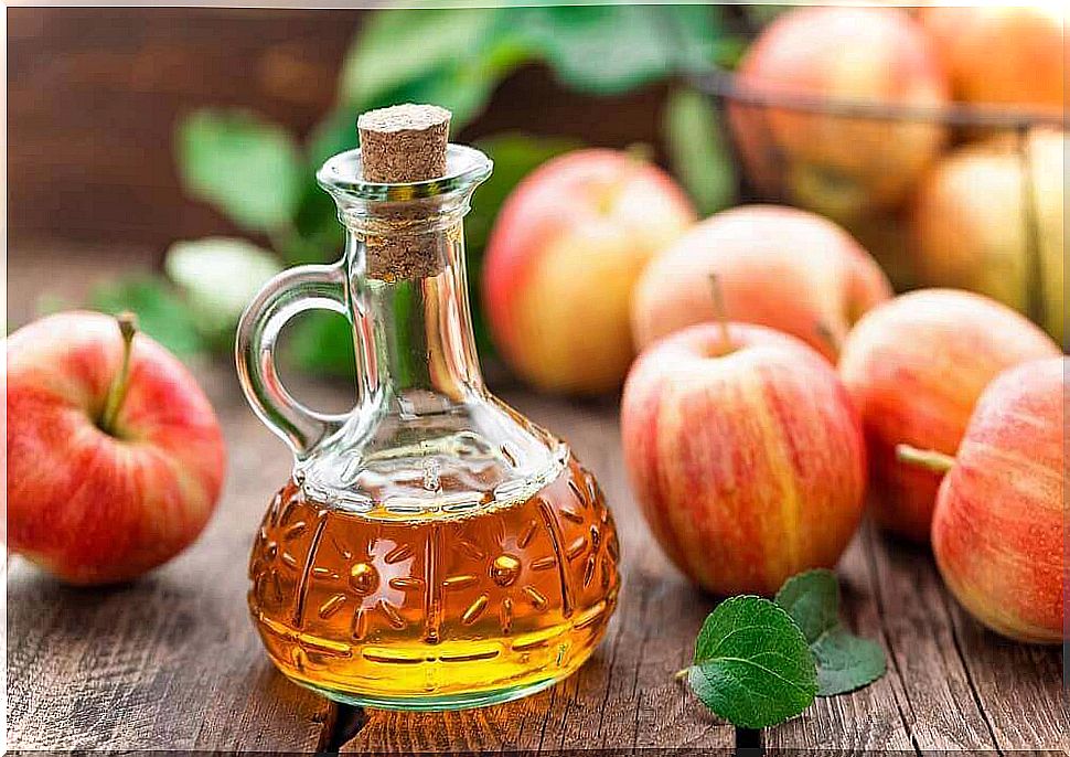 Lose weight with the help of apple cider vinegar.