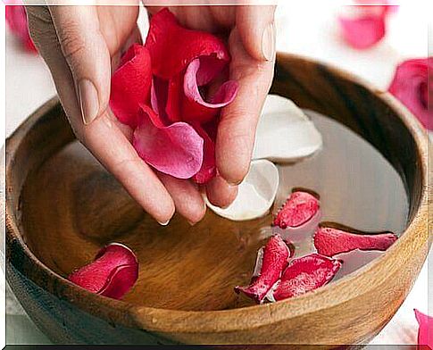 natural toners: rose petals