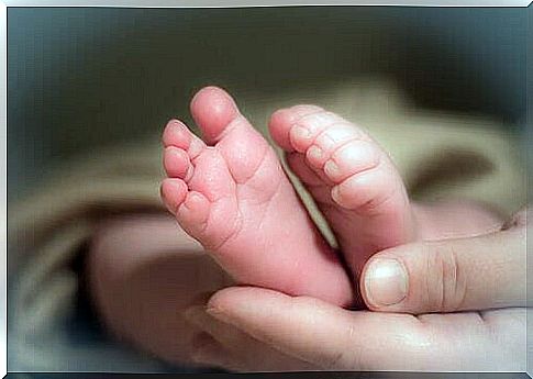 Perinatal death: the feet of a small baby