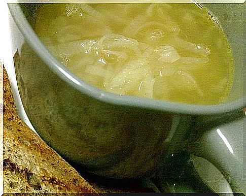 banish fluid swelling with onion soup