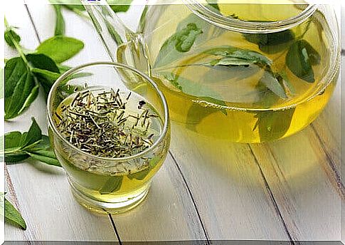 banish fluid swelling with green tea