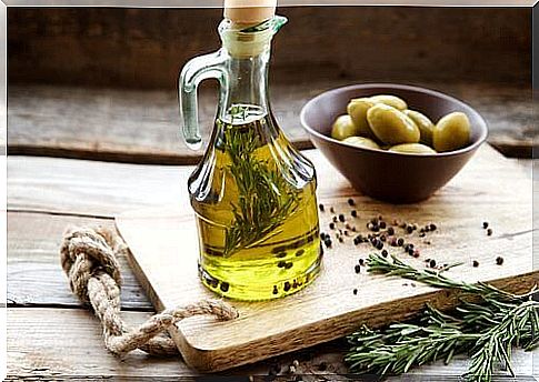 Olive oil is rich in unsaturated fatty acids, vitamin E and other natural antioxidants