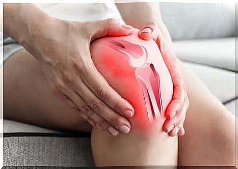 Why does osteoarthritis cause knee pain?